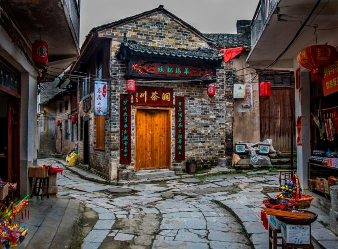银行又“降息”了，你还会存款吗？